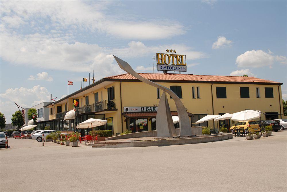 Hotel Gran Delta Di Alba-Invest Srl Rosolina Extérieur photo