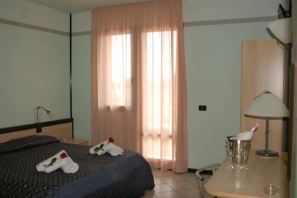 Hotel Gran Delta Di Alba-Invest Srl Rosolina Extérieur photo